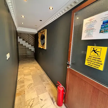 Apartahotel Metropolitan *